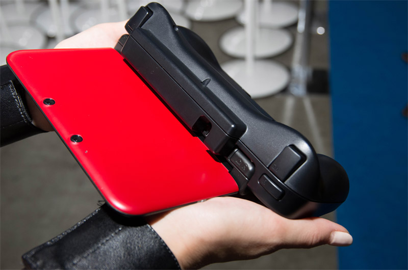 Illustration for article titled Up Close with Circle Pad Pro for the 3DS XL